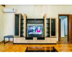 3-otaqlı mənzil kirayə verilir, Nizami m., 100 m