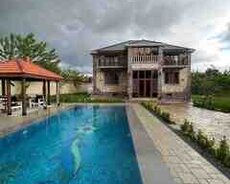 Villa kirayə verilir, Qəbələ r