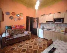 2-otaqlı mənzil kirayə verilir, Əlövsət Quliyev küç. 92, 50 m