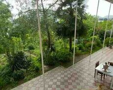 Həyət evi kirayə verilir, Şəki r