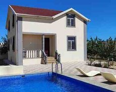 Bağ evi kirayə verilir, Qala qəs