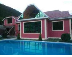 Villa kirayə verilir, Şəki r