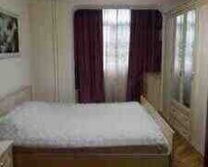 2-otaqlı mənzil kirayə verilir, Ü.Hacıbəyov küç., 67 m