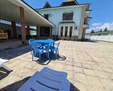 Bağ evi kirayə verilir, Qəbələ r