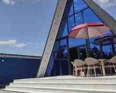 Bağ evi kirayə verilir, Qəbələ r