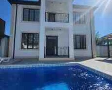 Villa kirayə verilir, Qəbələ ş
