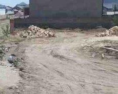 8 sot torpaq sahəsi, Suraxanı r