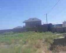 3 sot torpaq sahəsi, Binə qəs