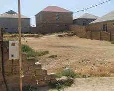 8 sot torpaq sahəsi, Binə qəs