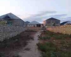 4 sot torpaq sahəsi, Binə qəs