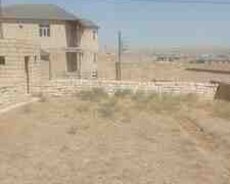 8 sot torpaq sahəsi, Qobu qəs