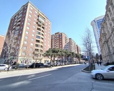 Xırdalan, Türkiyə Səfirliyinin yanında