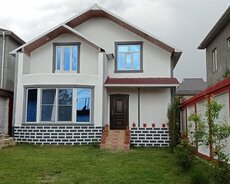 Qəbələ, Qəbələ mərkəzdə, alma bağında