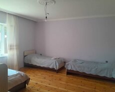 Qax, Həyət evi günlük kirayə verilir