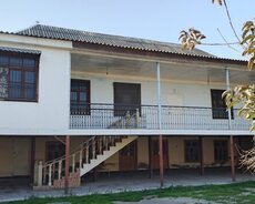 Ağdaş, Həyət evi satılır