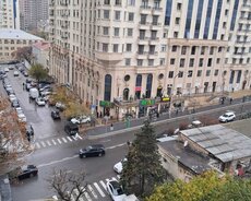 Nəsimi r., 28 May m.