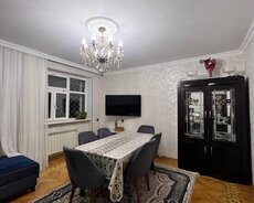 Xırdalan, daş bina