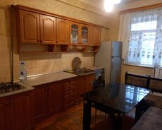 Nizami r., Qara Qarayev m.